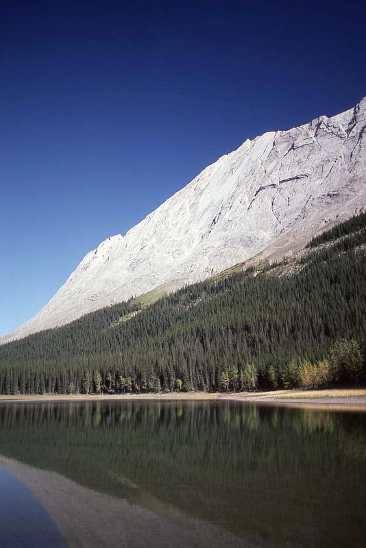 C Rockies 053 Sep-1981 Maligne Lake.jpg